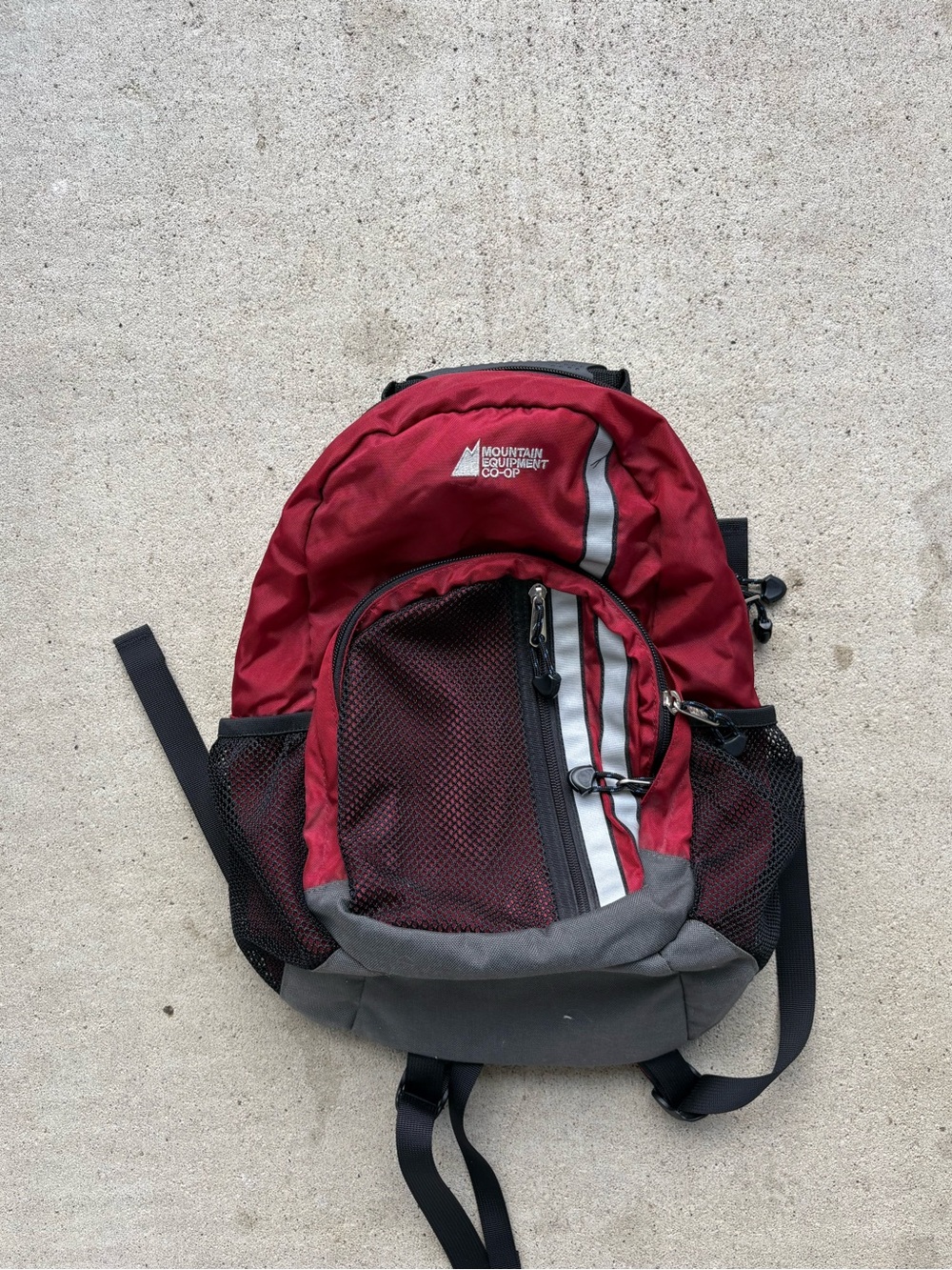Vintage MEC Mountain Equipment Co-op Small Daypack Backpack Red Grey 17x12